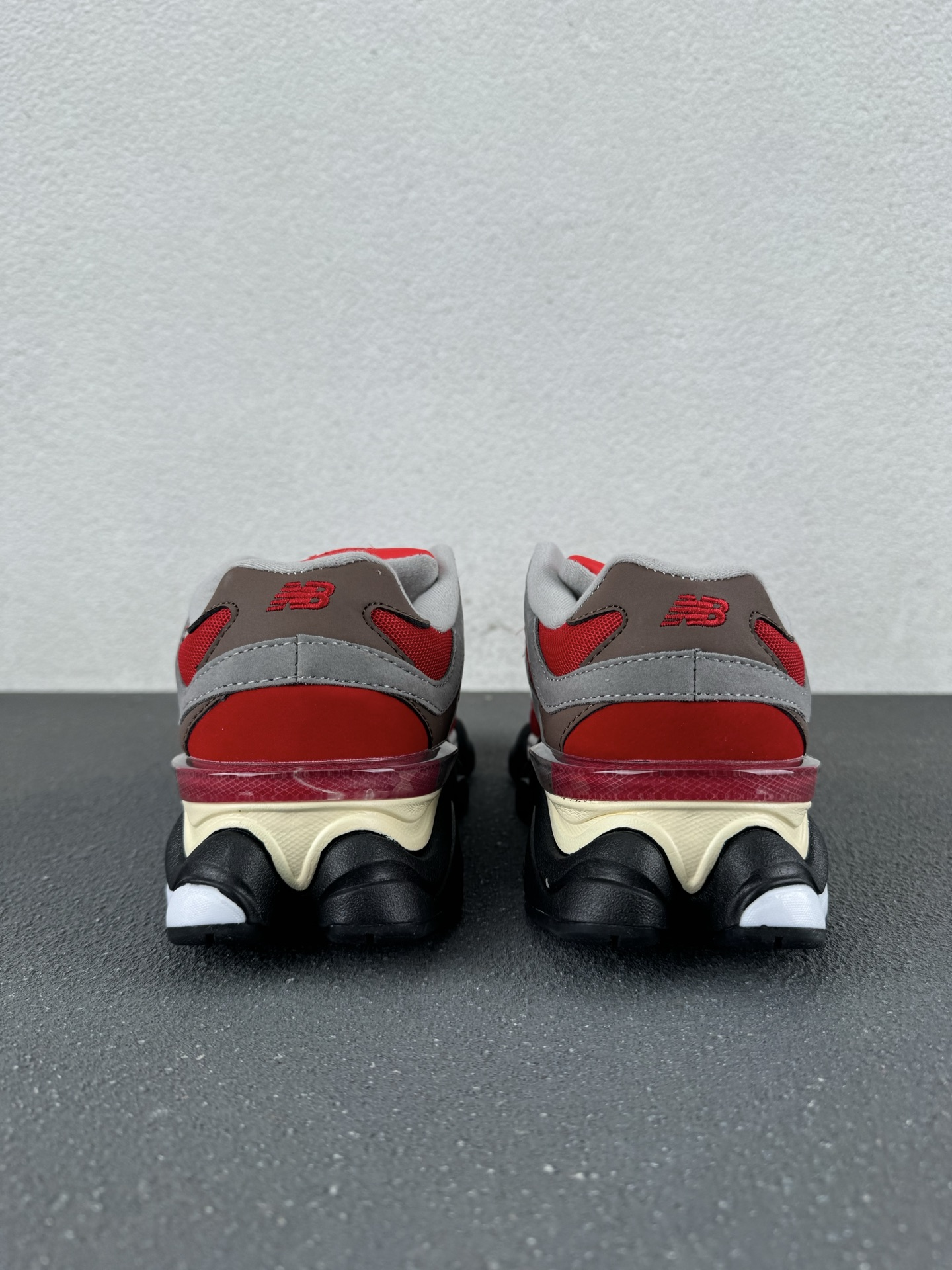New Balance 9060 – Retro-Inspired Chunky Sneaker for Men & Women