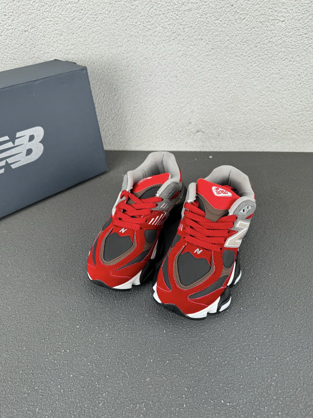 New Balance 9060 – Retro-Inspired Chunky Sneaker for Men & Women