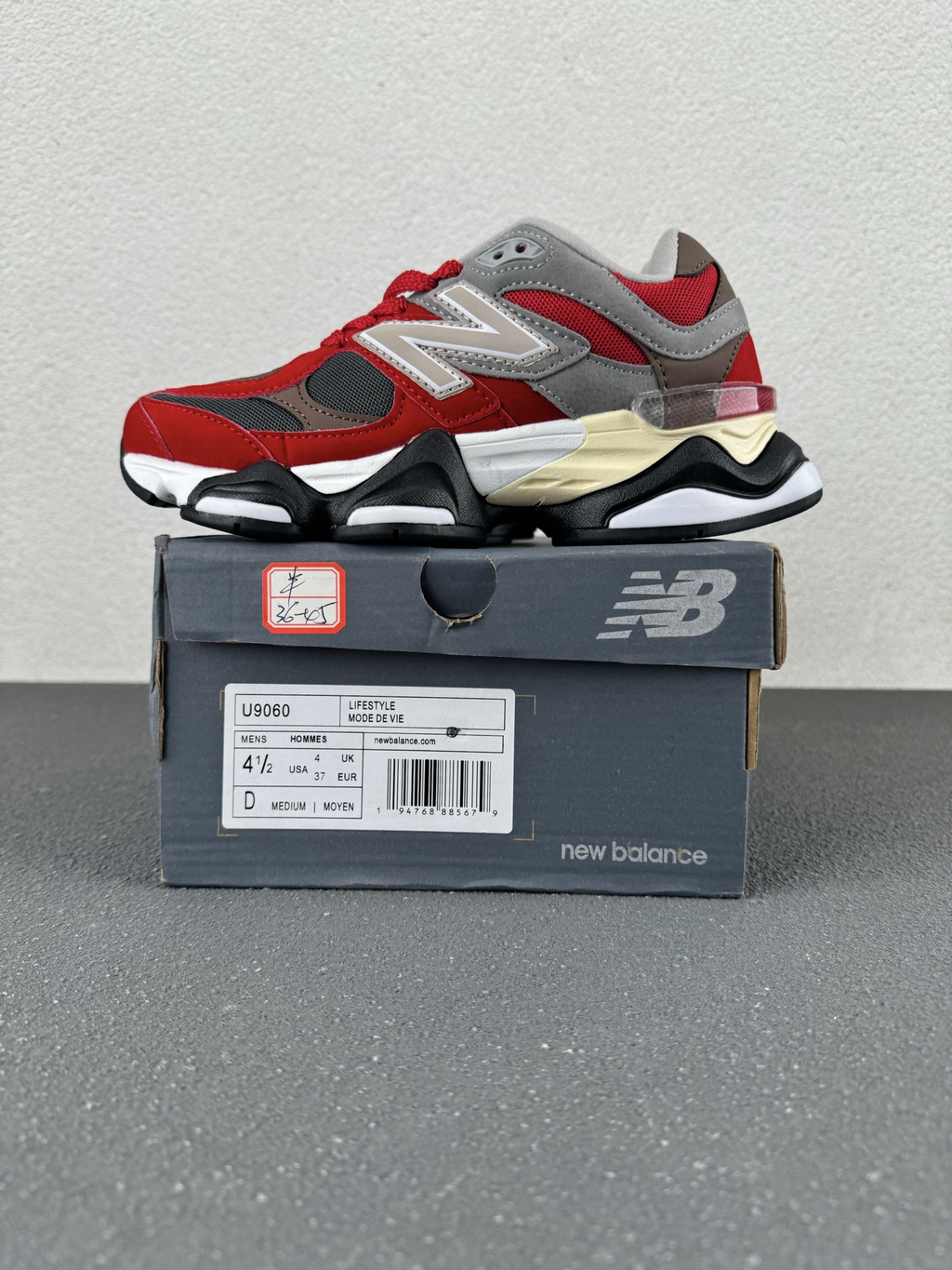 New Balance 9060 – Retro-Inspired Chunky Sneaker for Men & Women