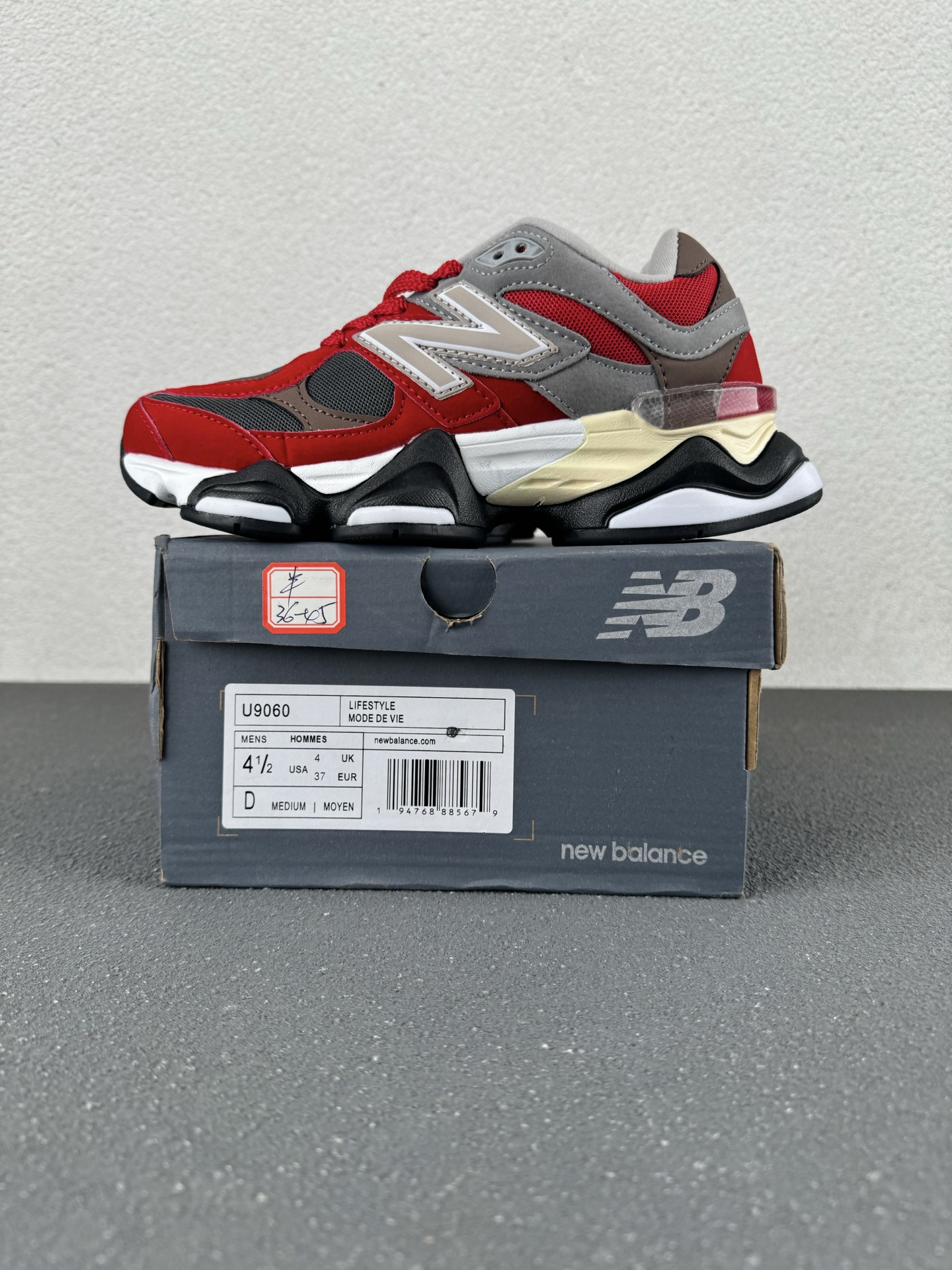 New Balance 9060 – Retro-Inspired Chunky Sneaker for Men & Women