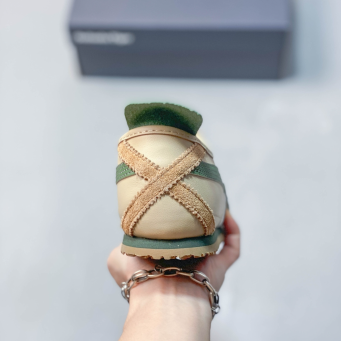 ASICS Onitsuka Tiger Mexico 66 – Birch / Sage Green Low-Top Retro Sneaker