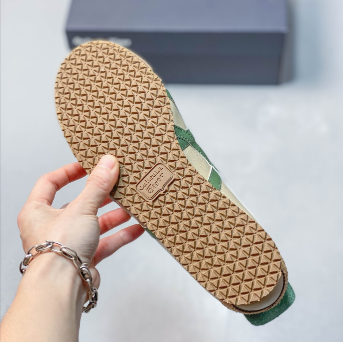 ASICS Onitsuka Tiger Mexico 66 – Birch / Sage Green Low-Top Retro Sneaker