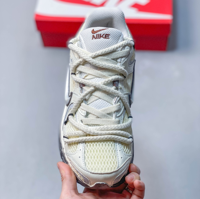 Nike Zoom Vomero 5 'DIY –   Metallic Silver / Cool Grey HQ7901-102