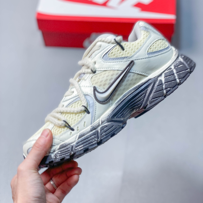 Nike Zoom Vomero 5 'DIY –   Metallic Silver / Cool Grey HQ7901-102