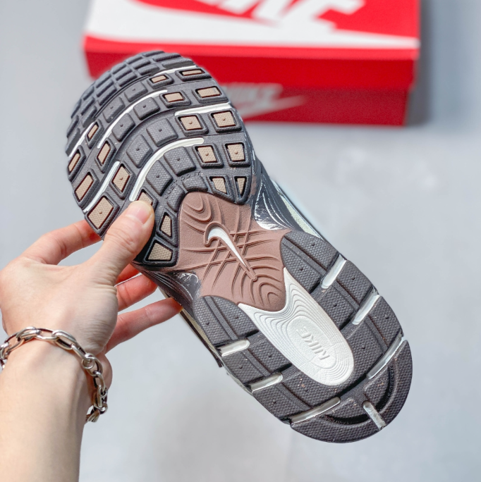 Nike Zoom Vomero 5 'DIY –   Metallic Silver / Cool Grey HQ7901-102