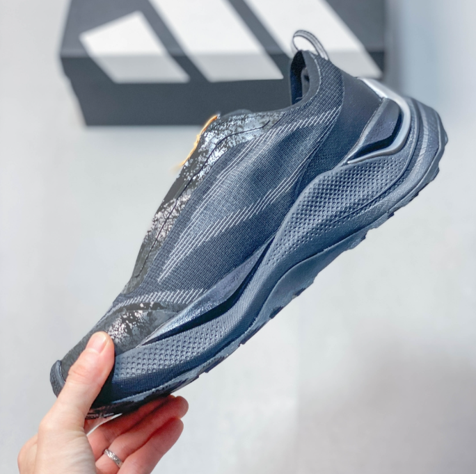 Adidas Holo Peak  Triple Black / Carbon KI1520
