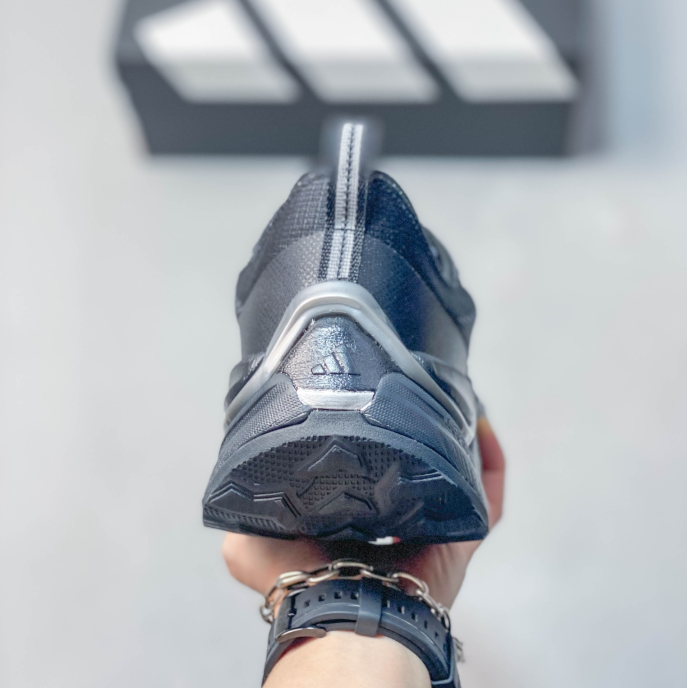 Adidas Holo Peak  Triple Black / Carbon KI1520