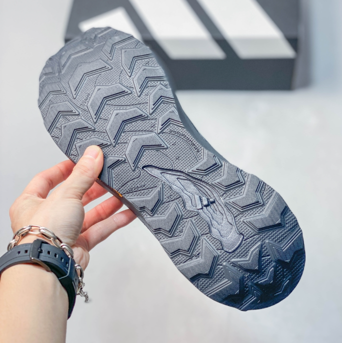 Adidas Holo Peak  Triple Black / Carbon KI1520