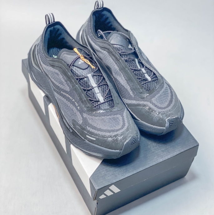 Adidas Holo Peak  Triple Black / Carbon KI1520