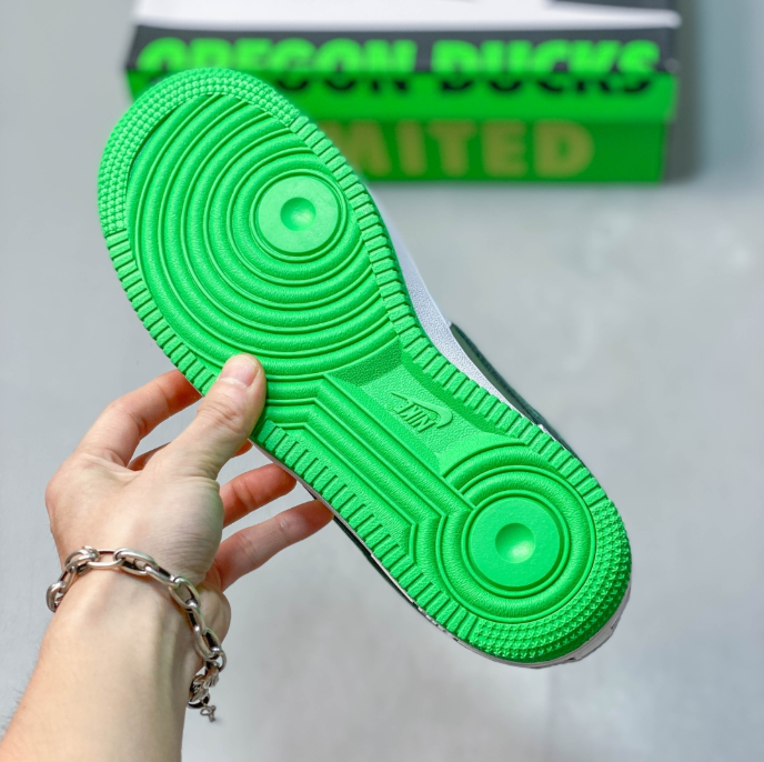 Nike Air Force 1 '07 LV8 – White / Forest Green DN9688-135