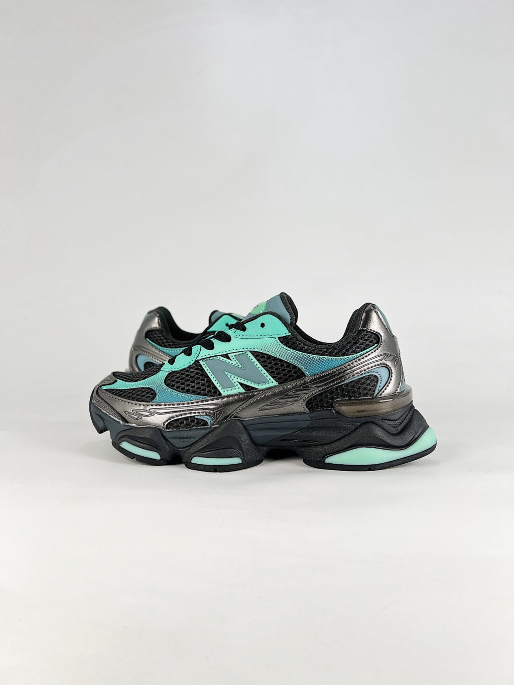 New Balance 9060 – Black / Mint Green Chunky Retro Sneaker