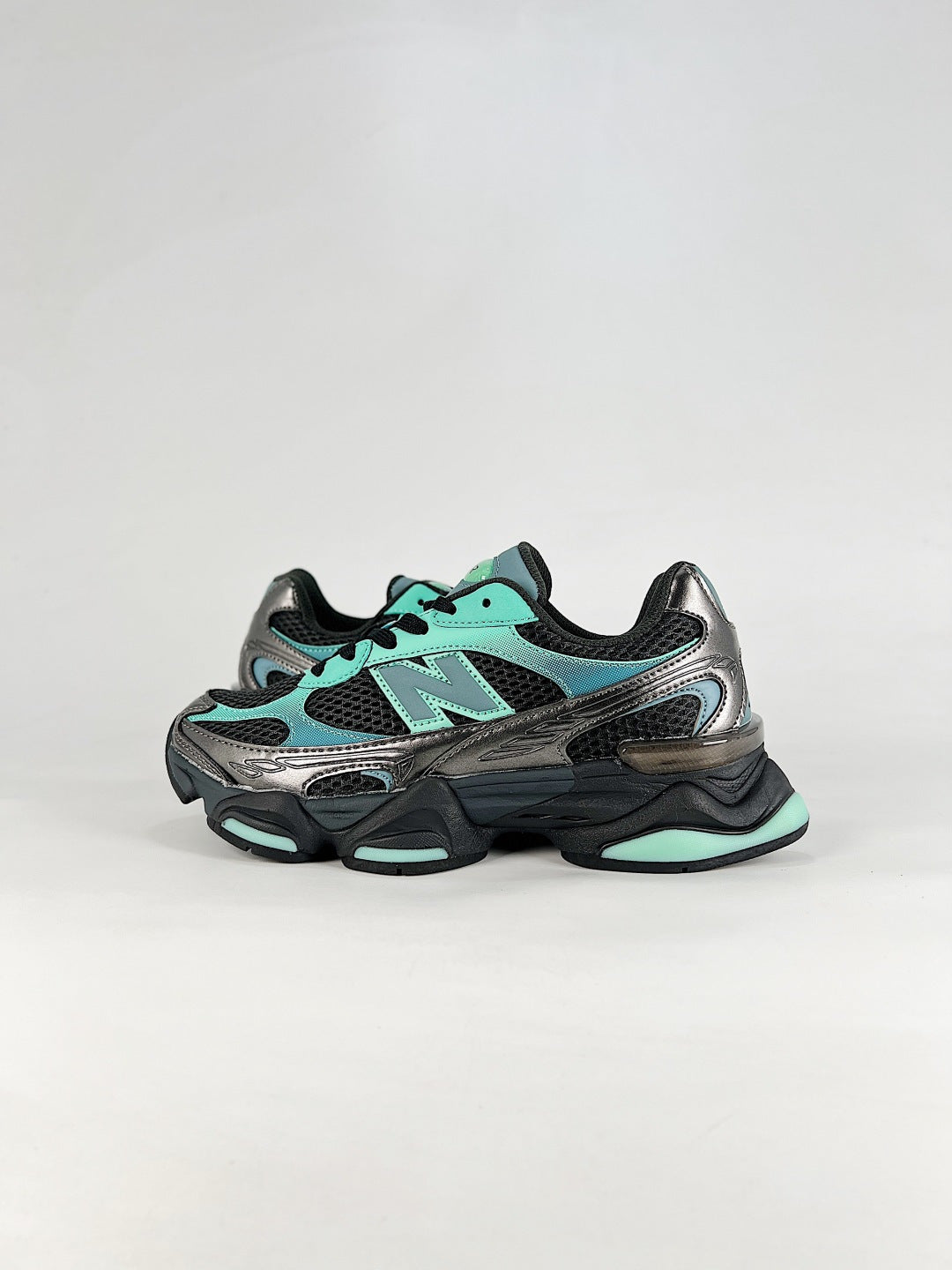New Balance 9060 – Black / Mint Green Chunky Retro Sneaker