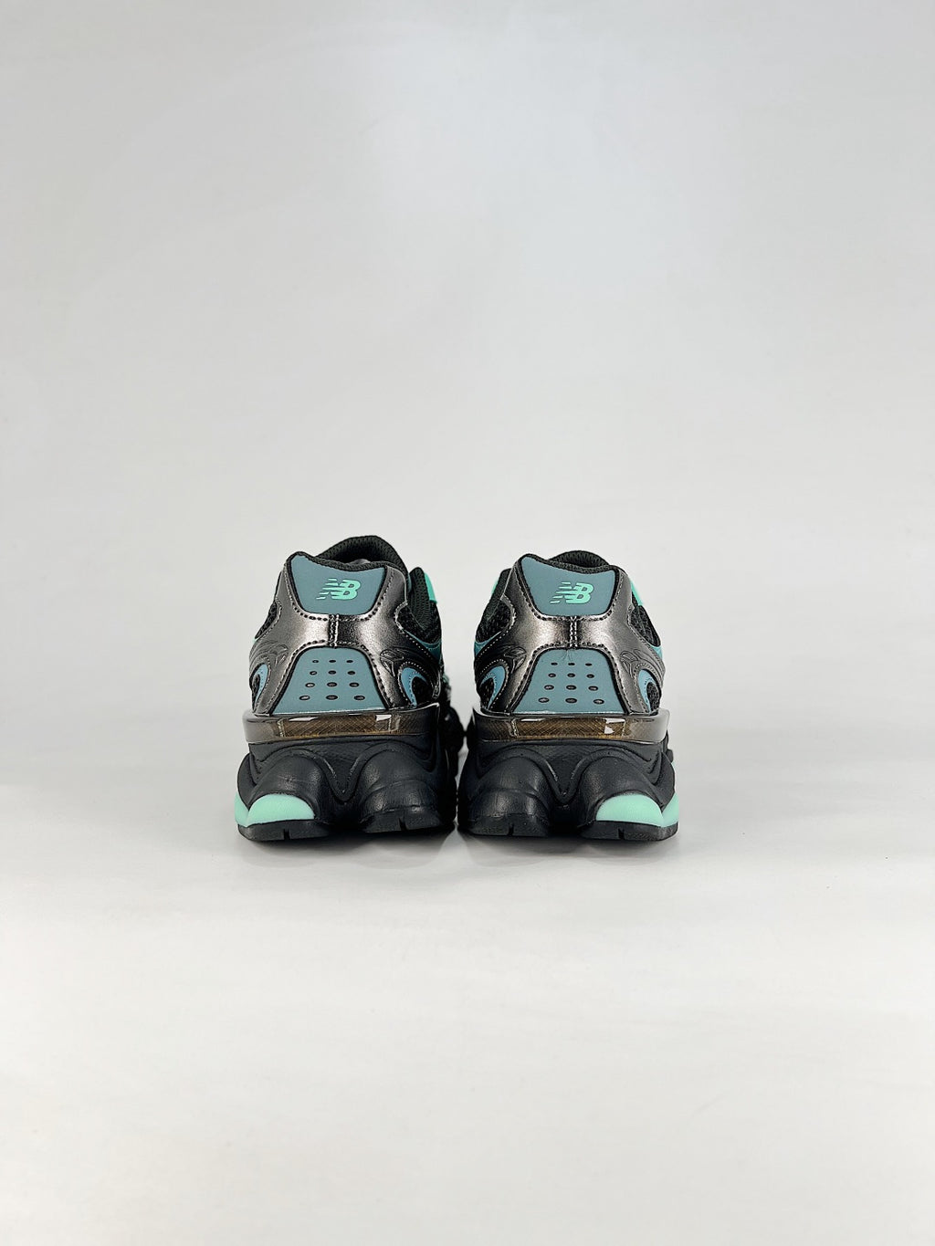 New Balance 9060 – Black / Mint Green Chunky Retro Sneaker