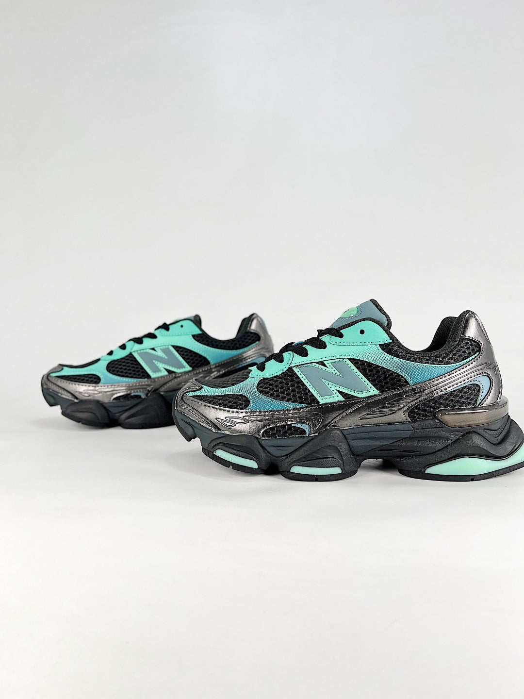 New Balance 9060 – Black / Mint Green Chunky Retro Sneaker