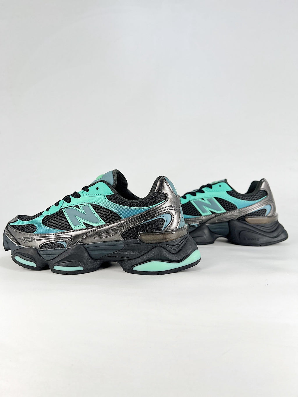New Balance 9060 – Black / Mint Green Chunky Retro Sneaker