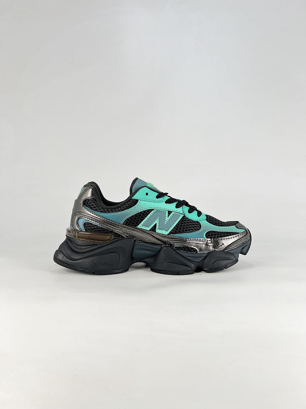 New Balance 9060 – Black / Mint Green Chunky Retro Sneaker