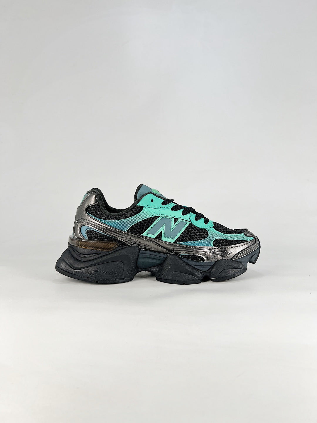 New Balance 9060 – Black / Mint Green Chunky Retro Sneaker
