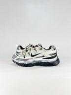 Nike Initiator – White / Silver / Black Retro Running Sneaker