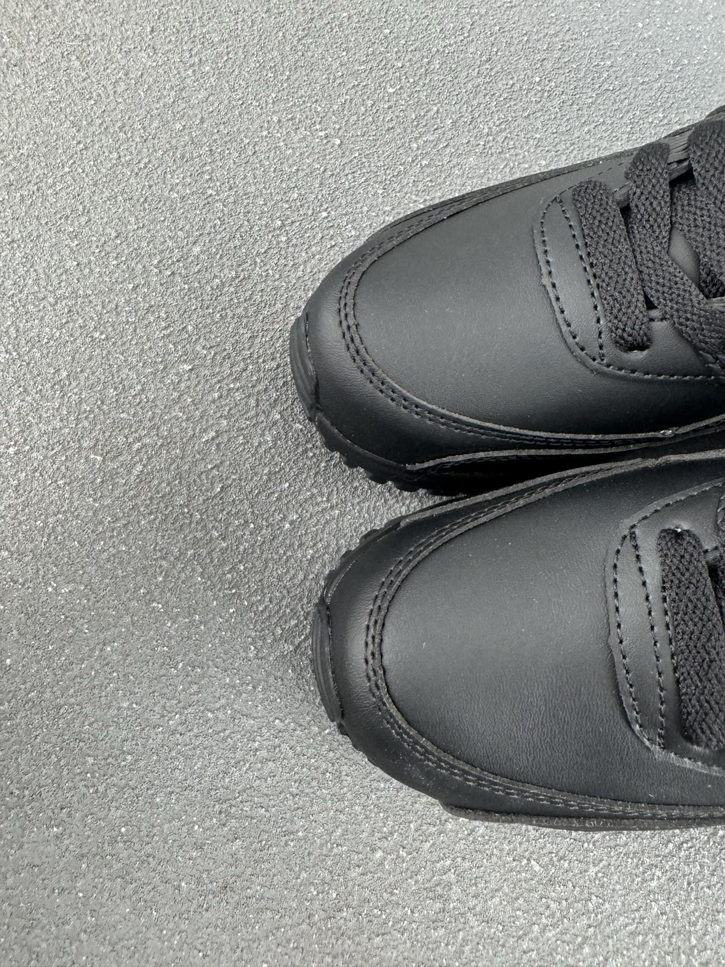 Nike Air Max 90 – Triple Black Leather Low-Top Sneaker