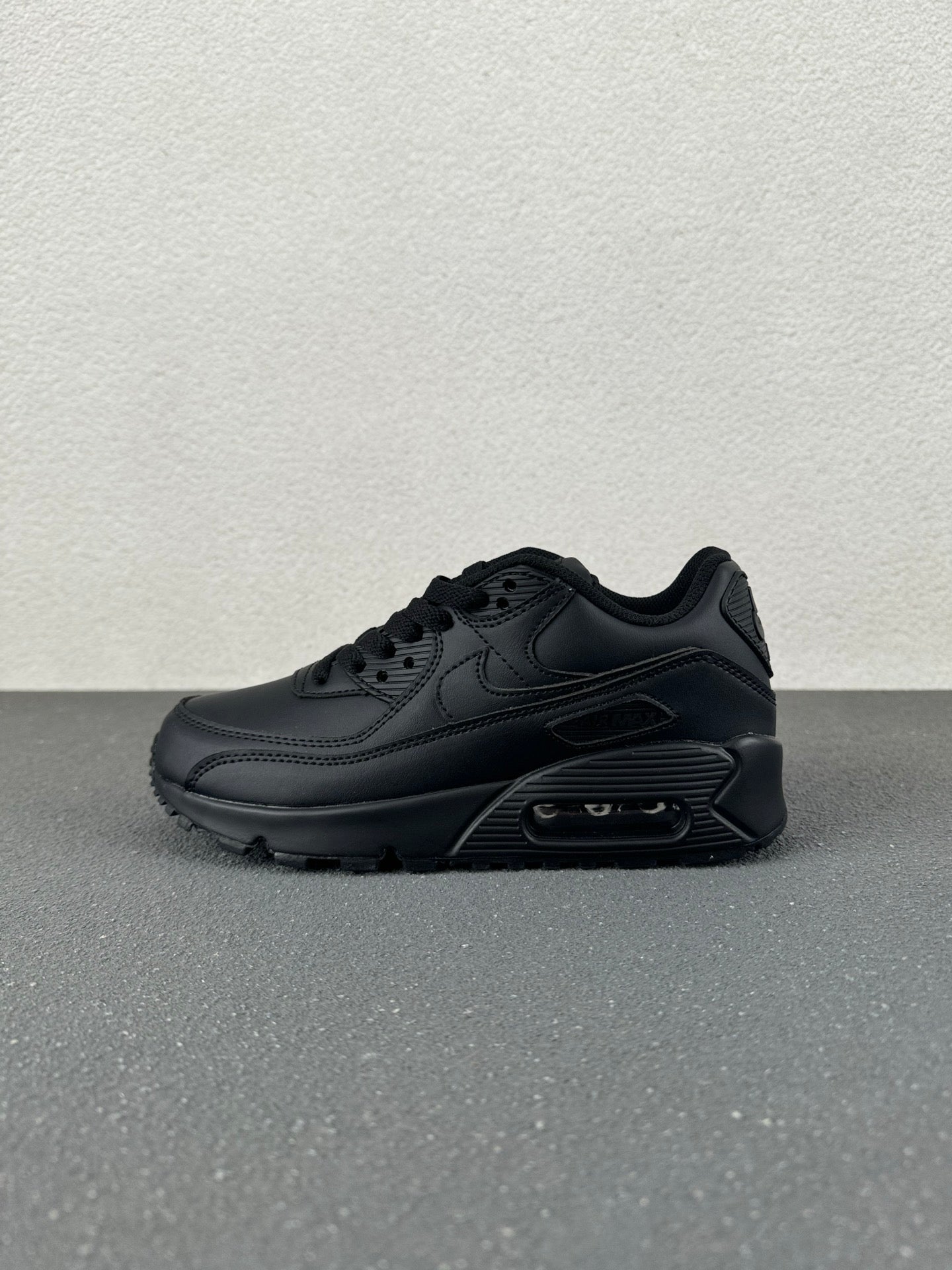 Nike Air Max 90 – Triple Black Leather Low-Top Sneaker