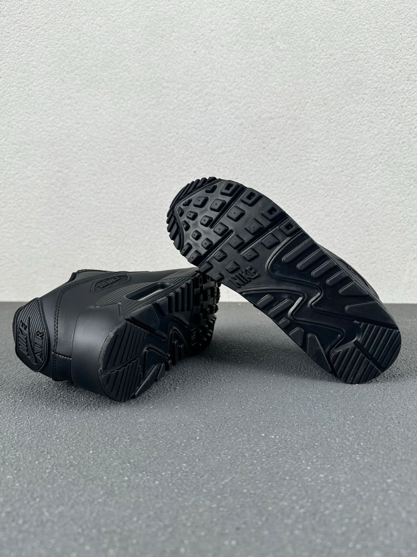 Nike Air Max 90 – Triple Black Leather Low-Top Sneaker