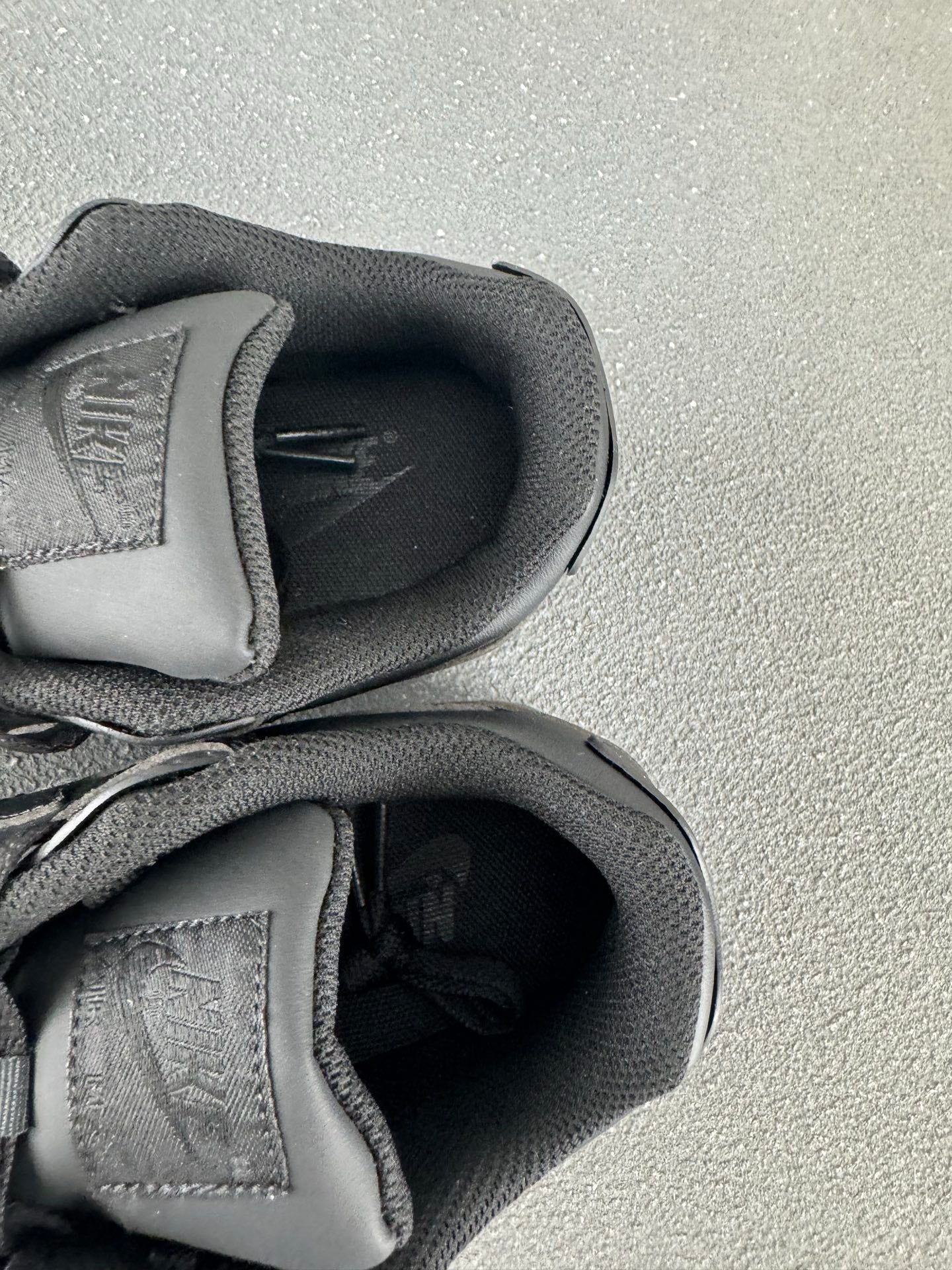 Nike Air Max 90 – Triple Black Leather Low-Top Sneaker